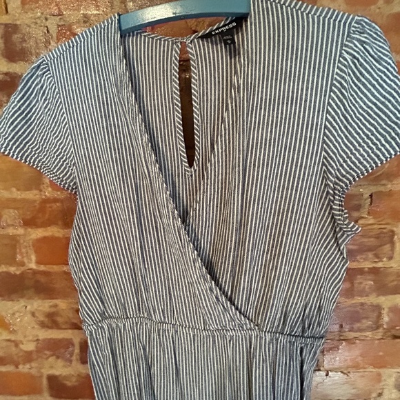 Striped Cropped Jumpsuit with Puff Sleeves - Picture 3 of 12